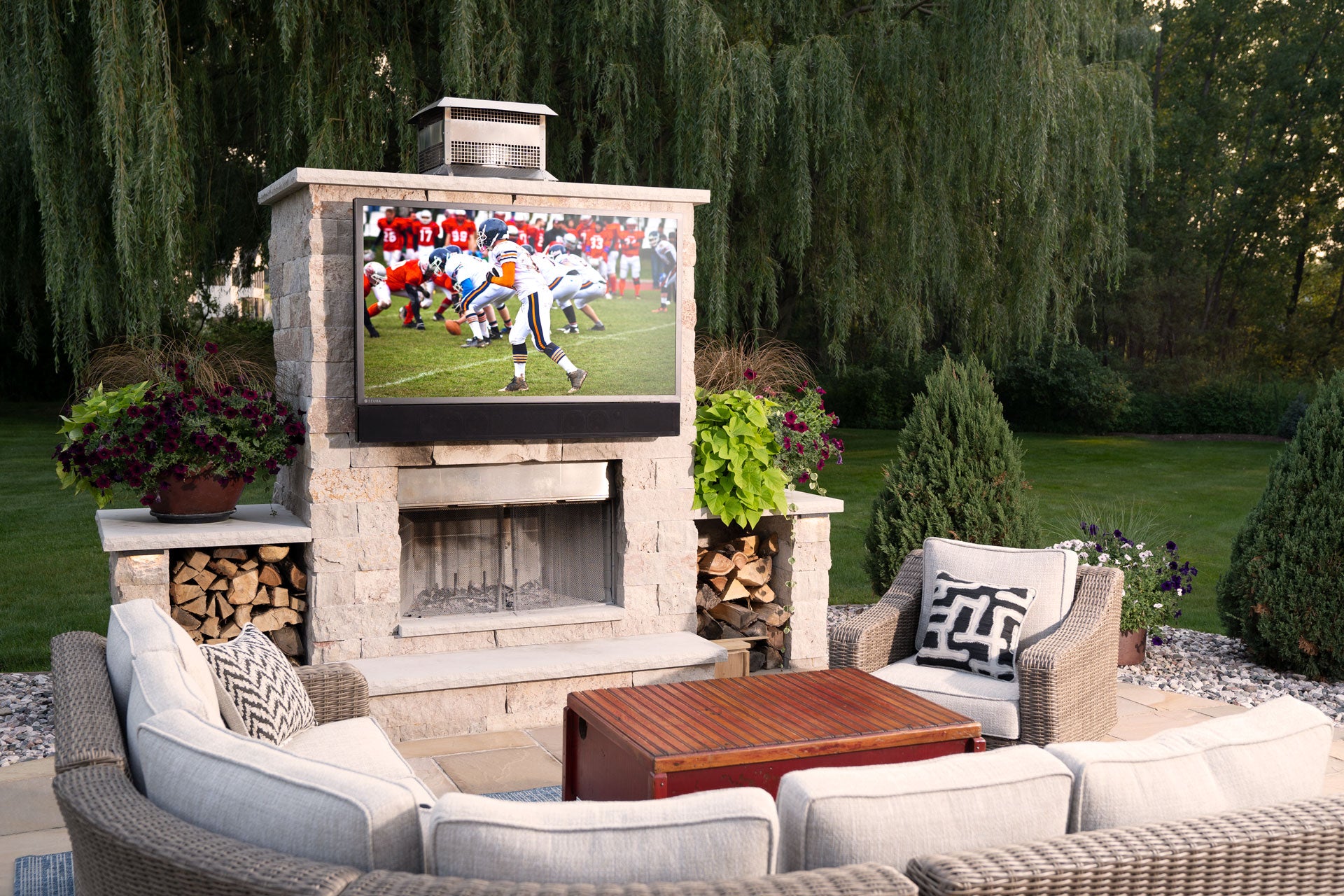 Full Sun Series™ Outdoor TV