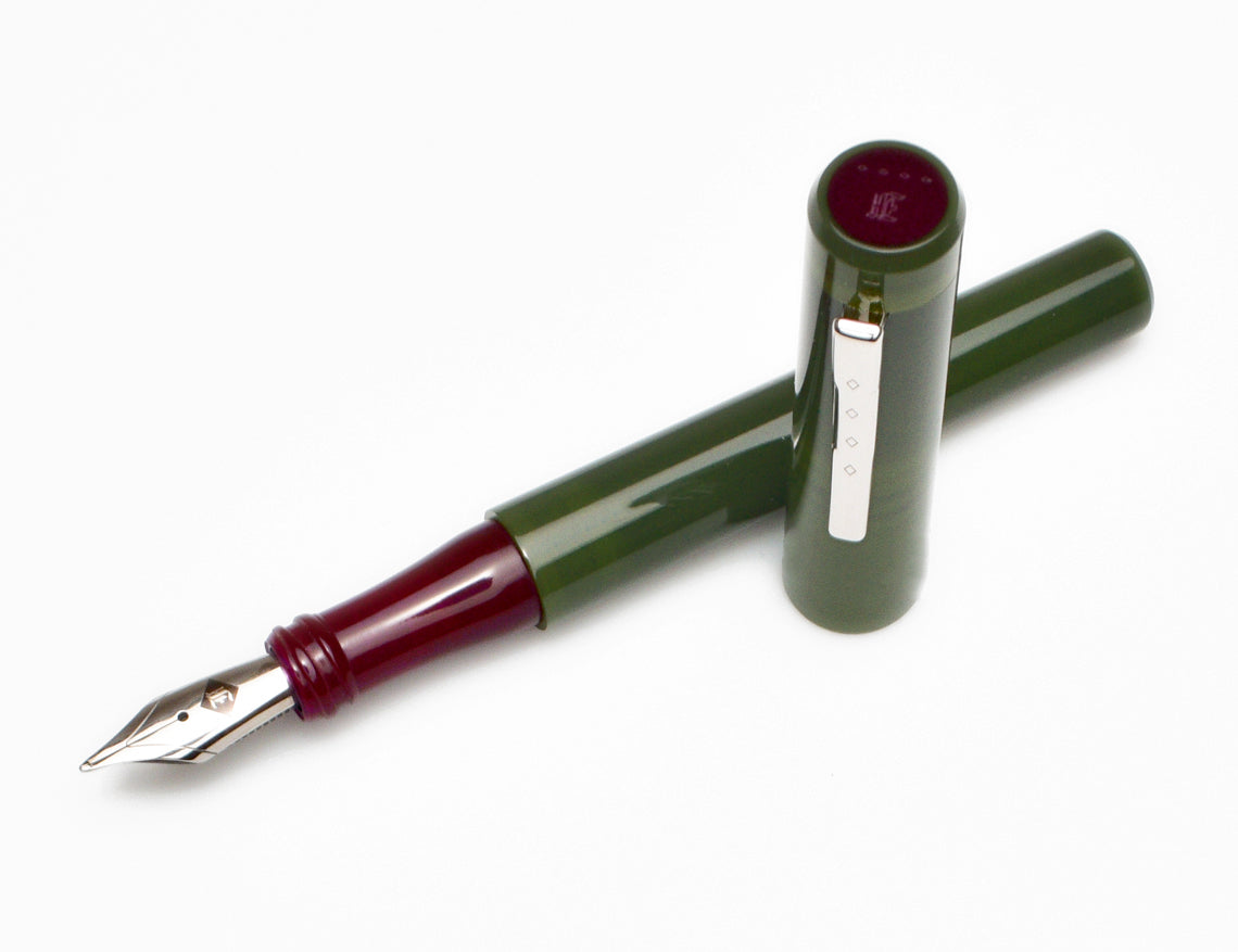 Model 03 Iterum Fountain Pen – Vintage Green Sweet Maroon