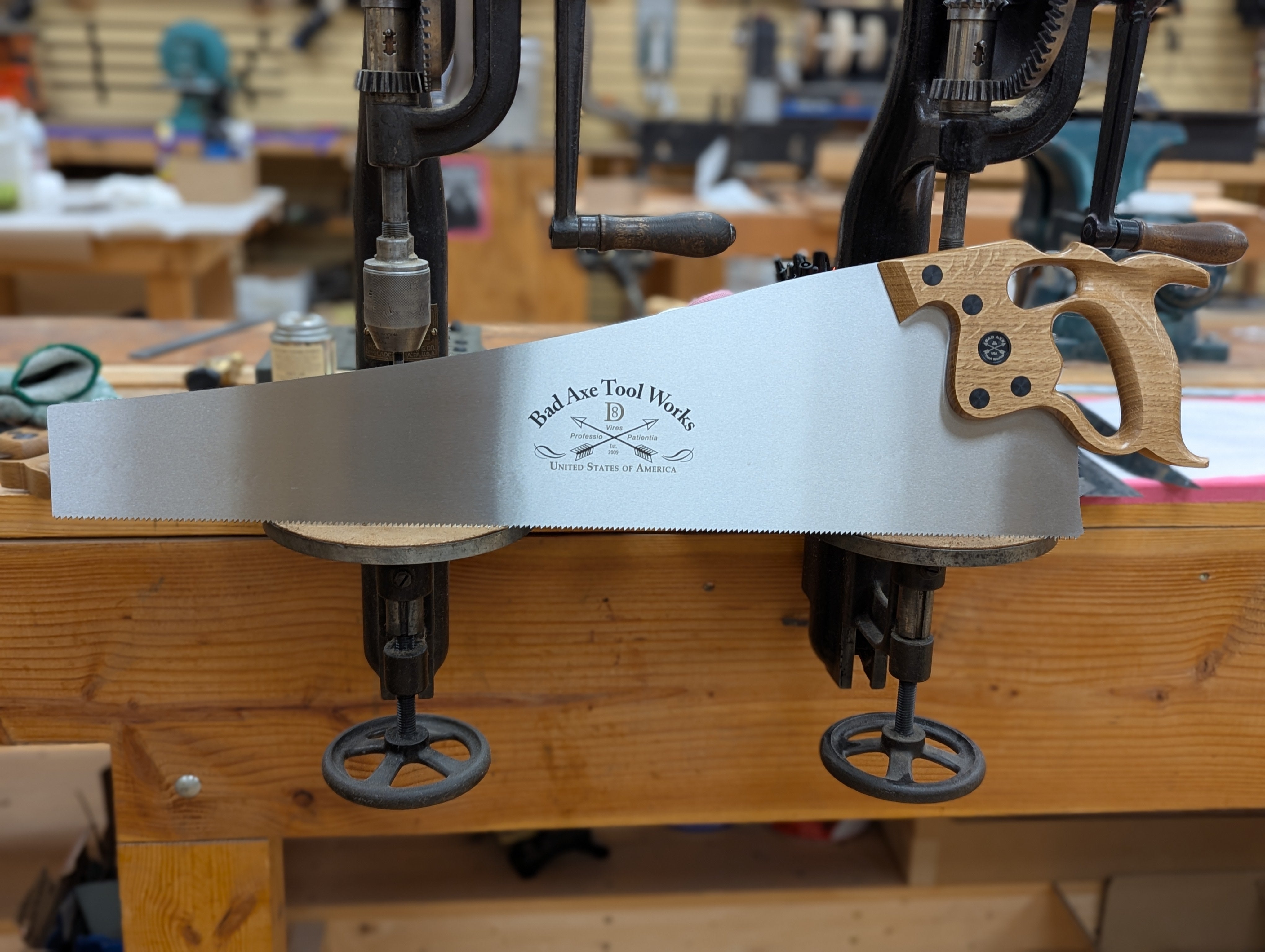 D8 24" Cross-Cut 9 PPI Panel Saw - Large Handle
